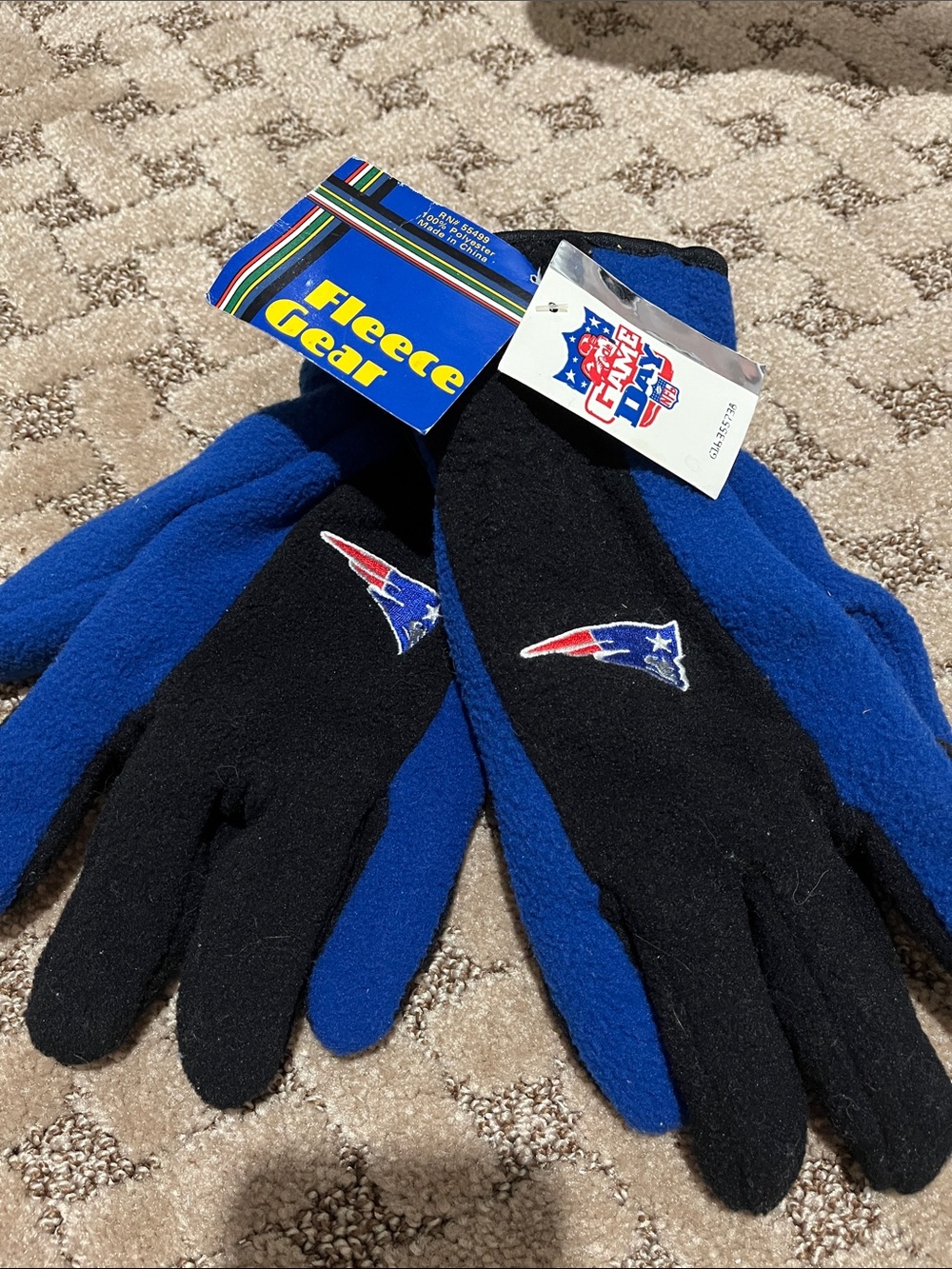 3M Thinsulate Blue and Black Fleece Gloves with Team Patch
